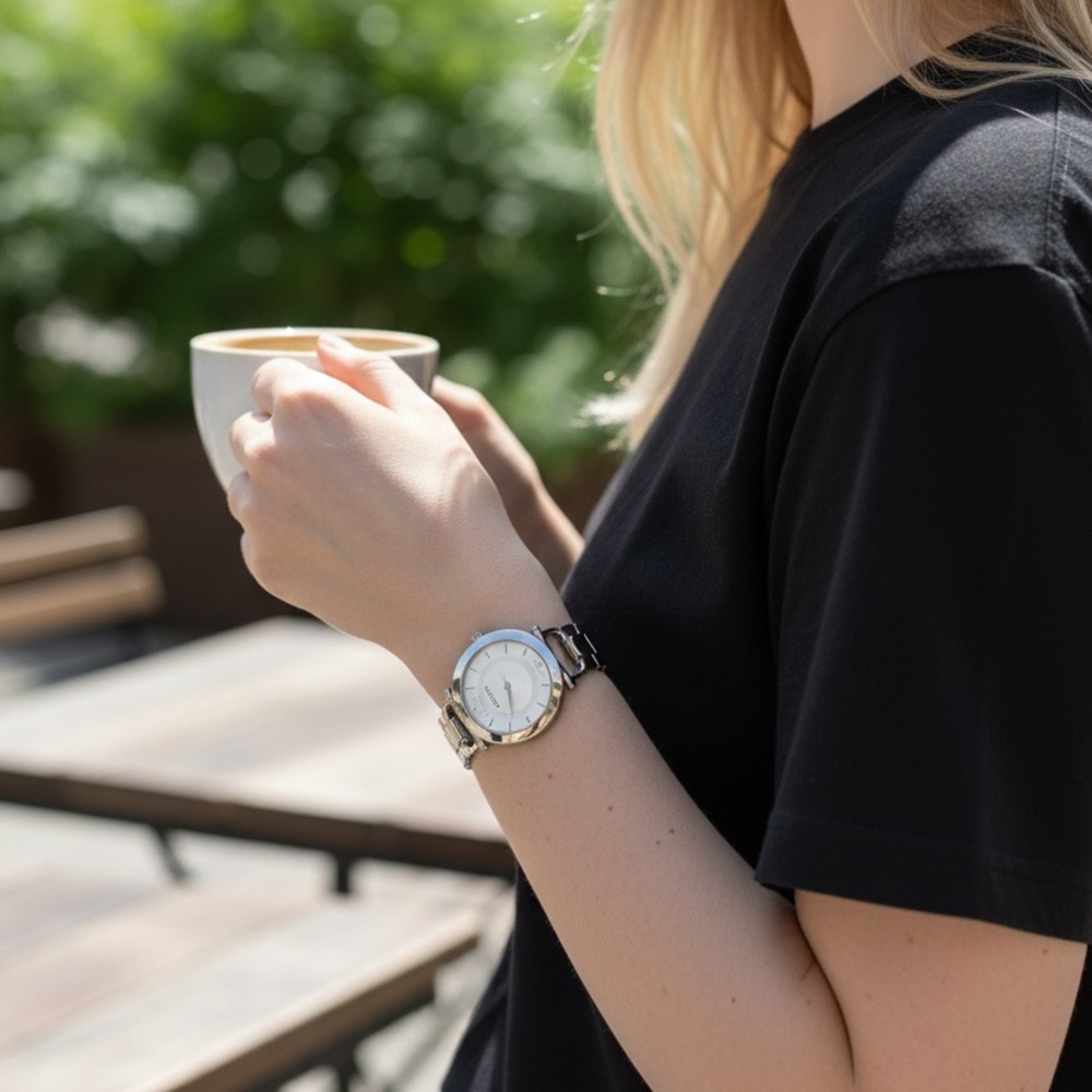 Gucci Silver Women's Watch with Silver Dial - Picture 6 of 8